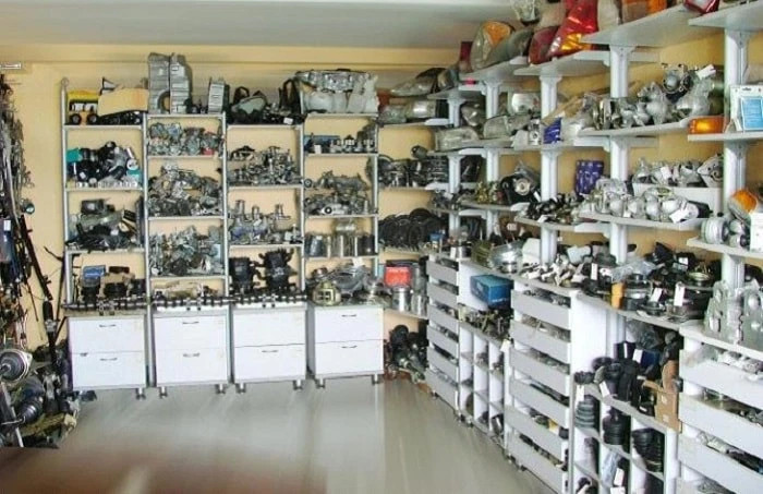 Chị Vân Phụ Tùng